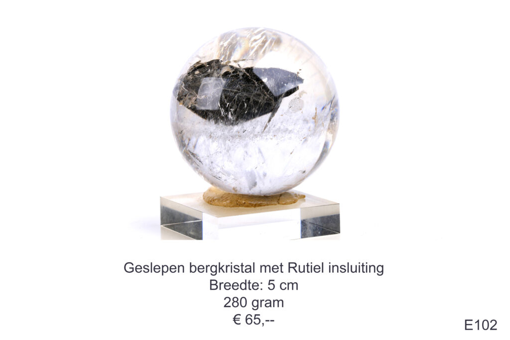 Bergkristal bol met hematiet