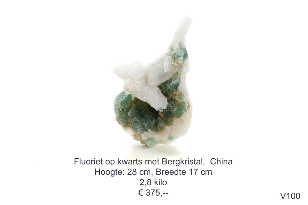 Fluoriet met bergkristal op kwarts