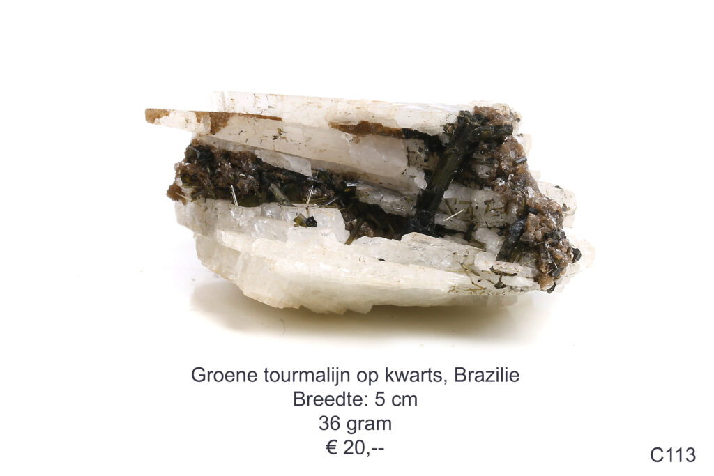 Tourmalijn op kwarts